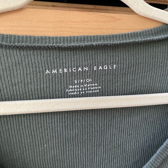 Small American Eagle green button up long sleeve cropped shirt - Picture 2 of 2